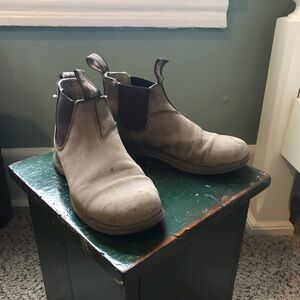 Taupe Blundstone BL2140 Athletic Chelsea Boot, size 7.5
